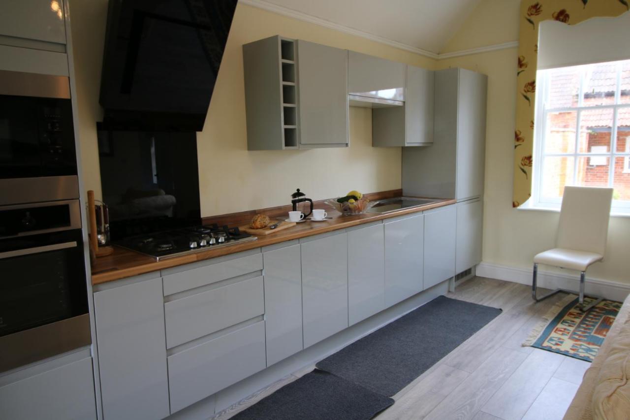 Prince Hill Cottages Worton  外观 照片