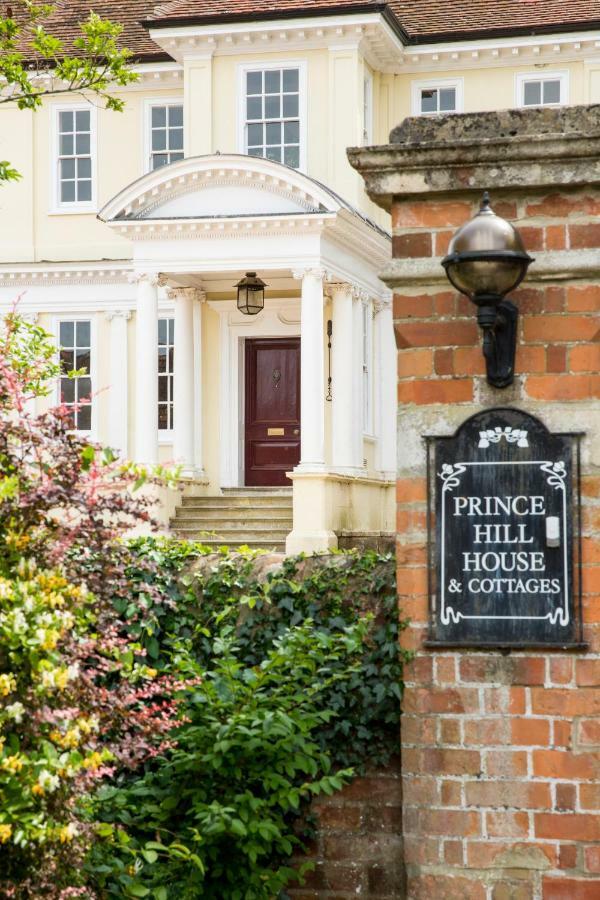 Prince Hill Cottages Worton  外观 照片