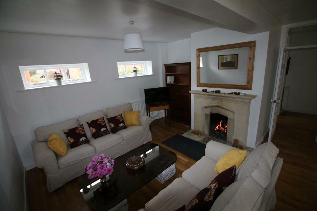 Prince Hill Cottages Worton  外观 照片