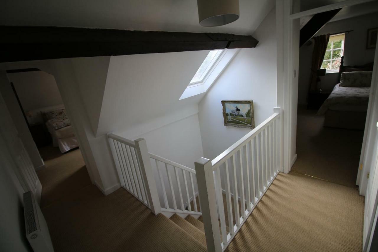 Prince Hill Cottages Worton  外观 照片