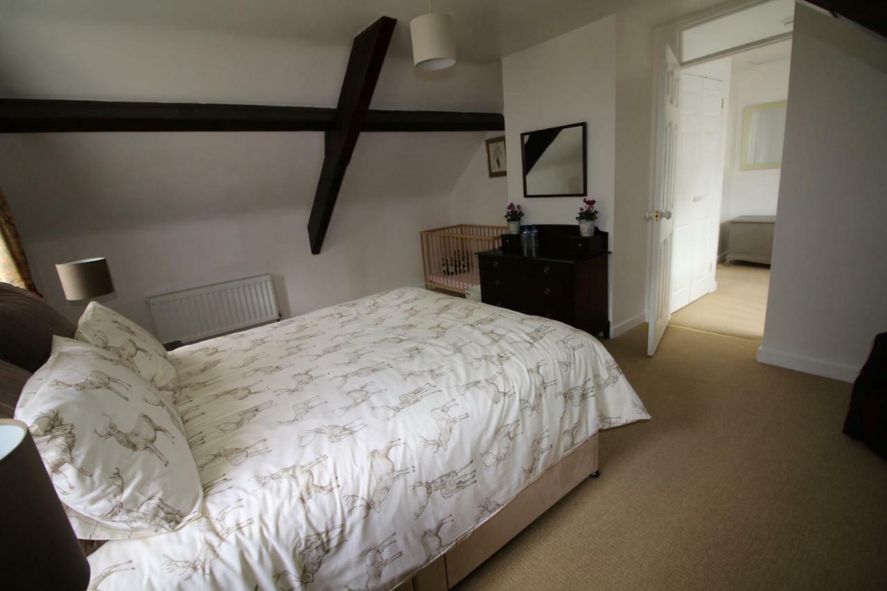 Prince Hill Cottages Worton  外观 照片